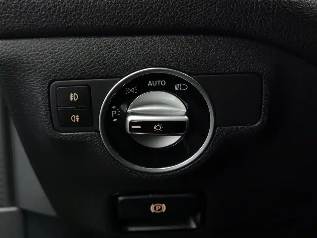 Mercedes-Benz GLA 2015 GLA 220 4MATIC Fashion Edition фото 21