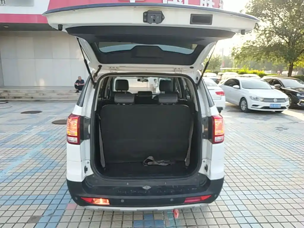 BAIC Huansu S3 2016 2016 1.5L Manual Startup Edition