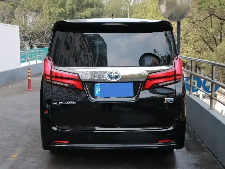 Toyota Alphard 2021 Hybrid 2.5L Luxury фото 5