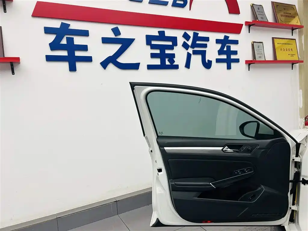 Volkswagen Lamando 2015 280TSI DSG Comfort фото 21
