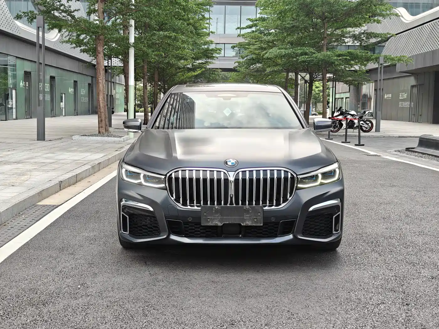BMW 7 Series 2019 740Li xDrive Executive M Sport Package фото 2