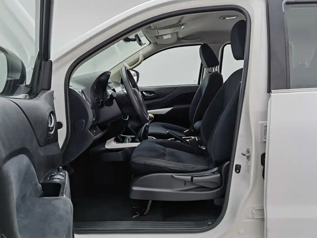 Nissan Navara 2017 2017 Model 2.5L Manual 2WD Luxury QR25
