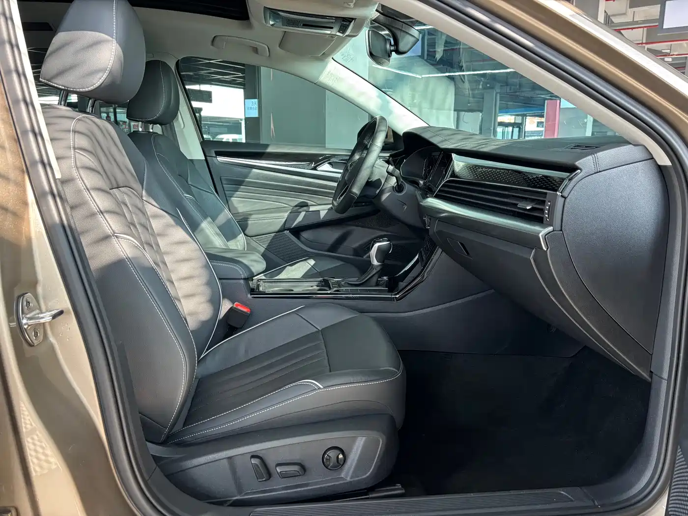 Volkswagen Passat 2022 330TSI Elite Edition фото 15