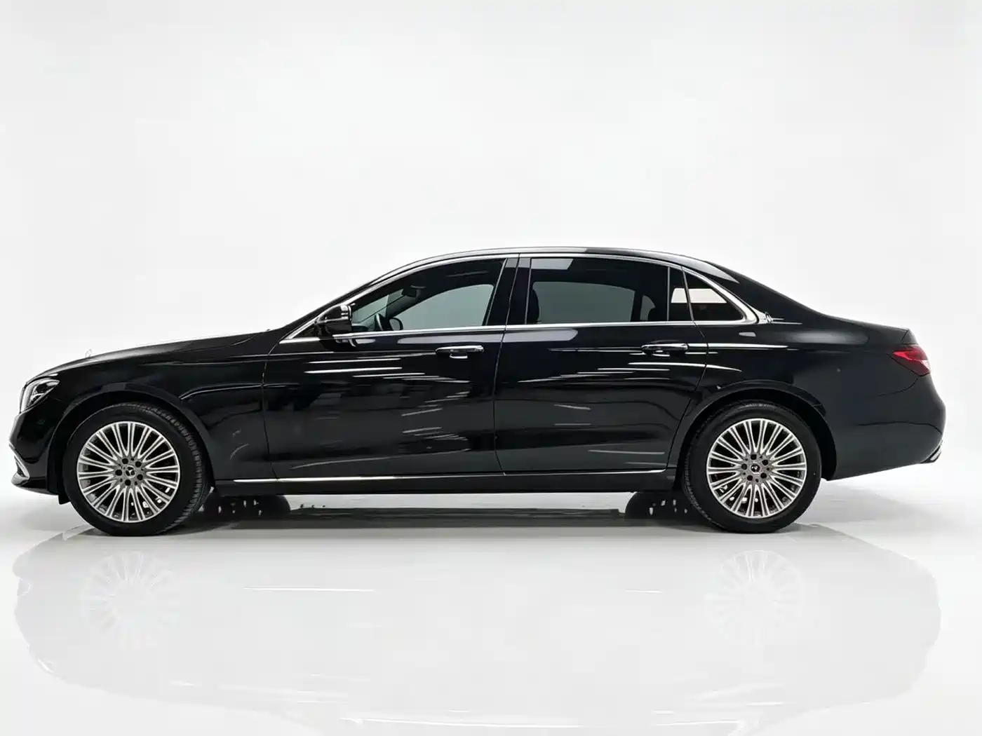 Mercedes-Benz E-Class 2023 E 300 L Fashion фото 6