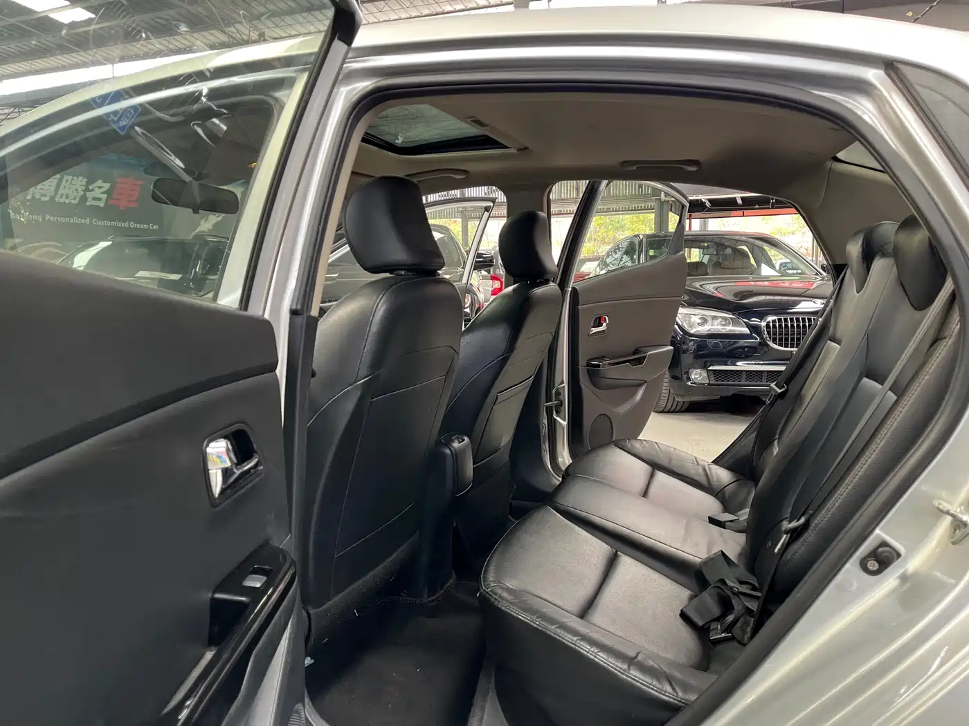 Kia K2 2012 Sedan 1.6L AT Premium Commemorative Edition фото 17