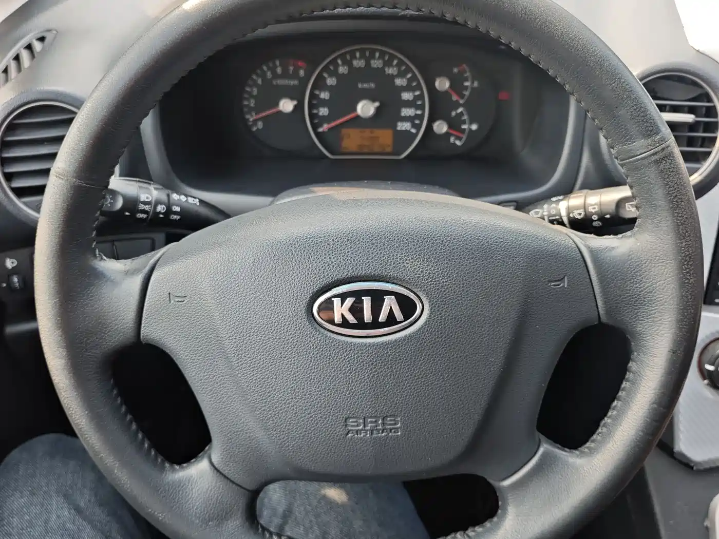Kia Carens 2007 2.0L 7-Seater Comfort фото 6