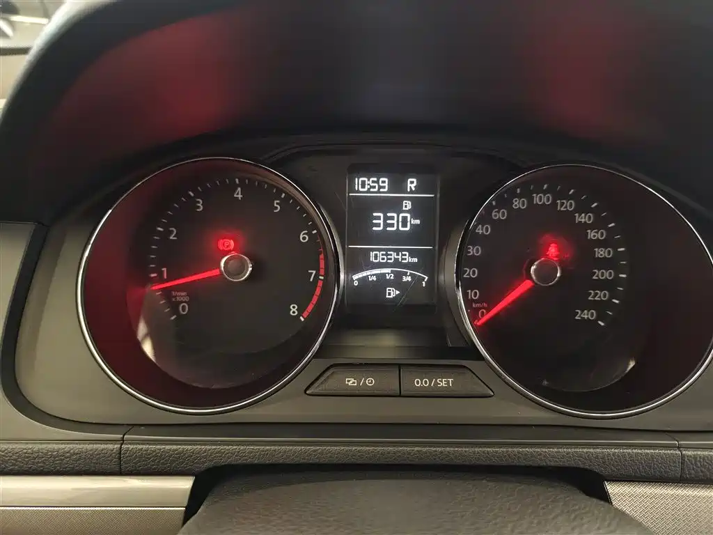 Volkswagen Lavida 2015 230TSI DSG Luxury Edition фото 12