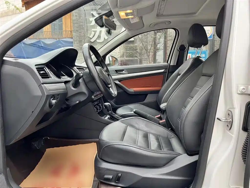 Volkswagen Lavida 2015 230TSI DSG Luxury Edition фото 15
