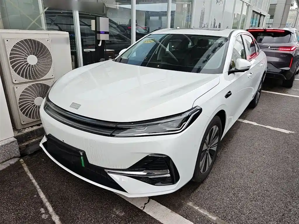 Geely Galaxy Galaxy A7 2025 EM-i 150km Long Voyage Edition