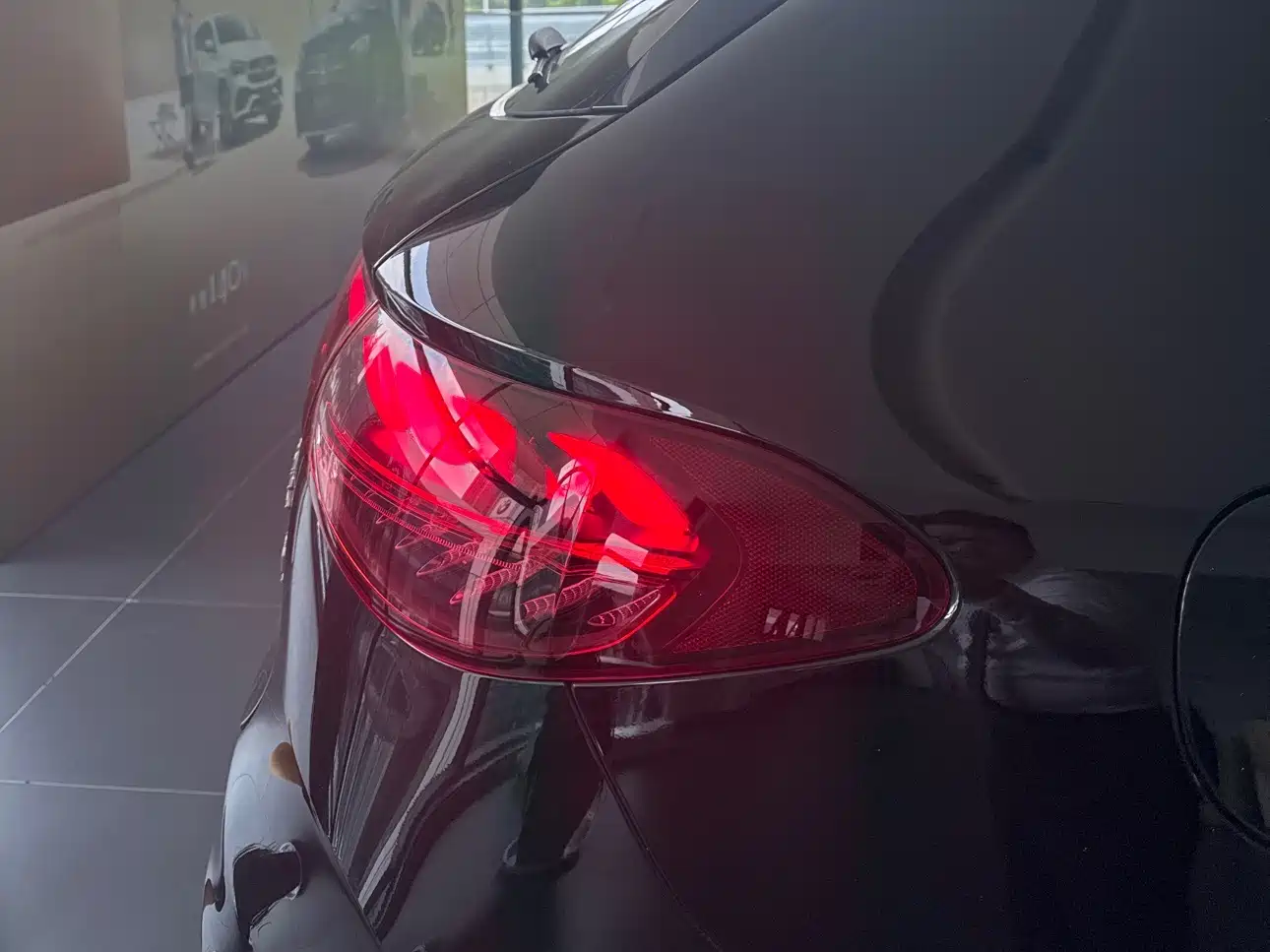 Mercedes-Benz EQE SUV 2026 500 4MATIC Luxury Edition фото 6