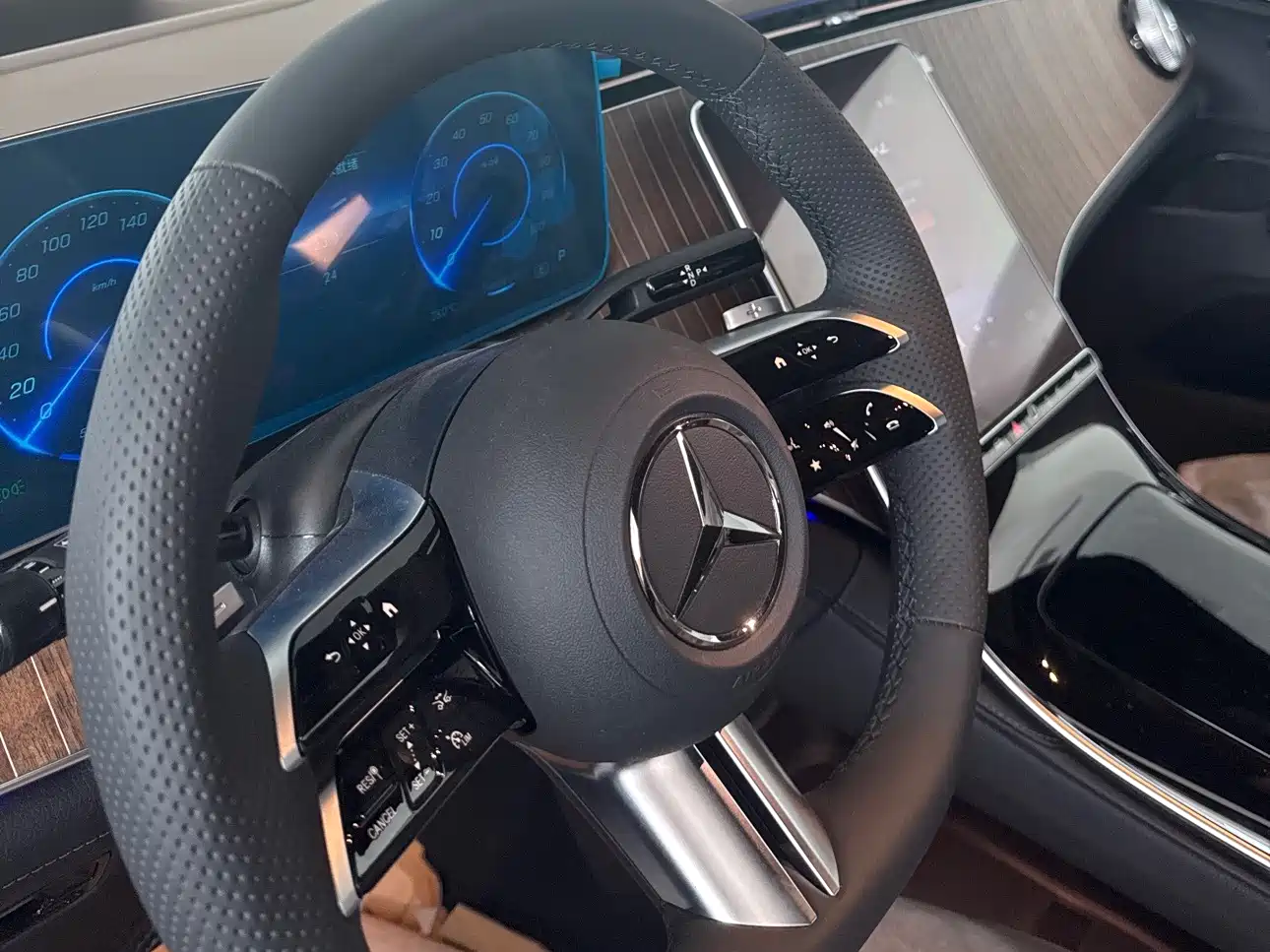 Mercedes-Benz EQE SUV 2026 500 4MATIC Luxury Edition фото 13