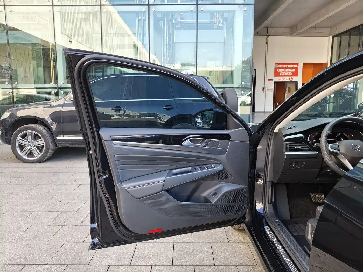 Volkswagen Passat 2025 Outstanding 380TSI Dragon Soaring Edition фото 9