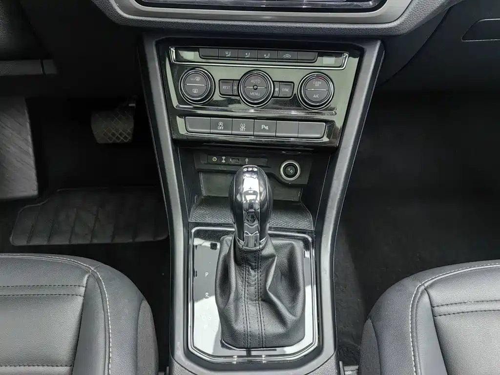 Volkswagen Touran 2018 2018 Touran L 280TSI DSG Comfort 7-seater China V