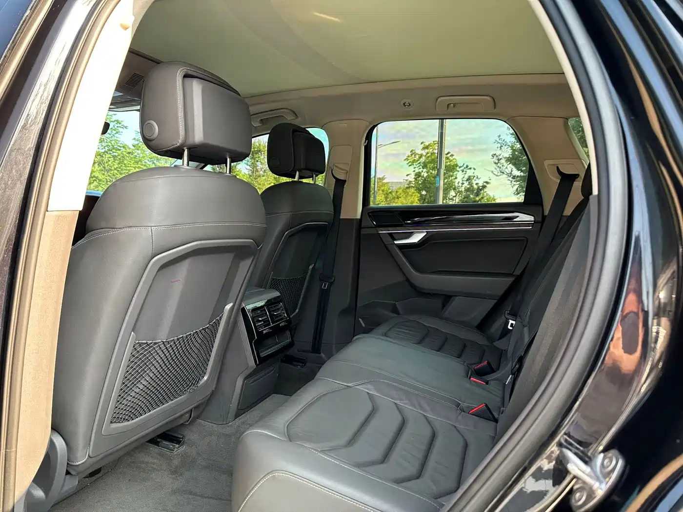 Volkswagen Touareg 2019 2.0TSI Sharp Wing Edition China VI фото 5