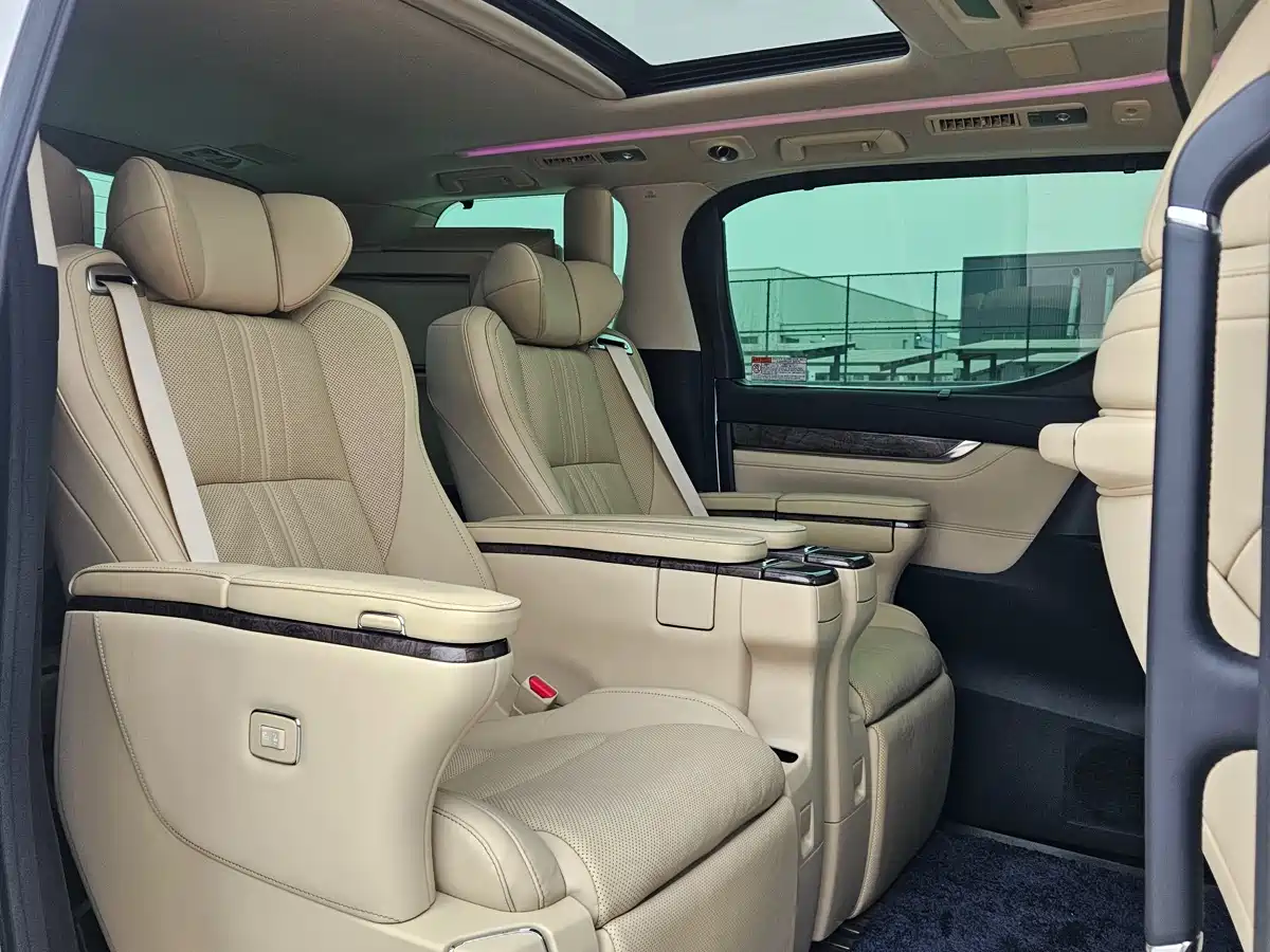 Toyota Vellfire 2021 Crown Hybrid 2.5L HV Premium Edition фото 17