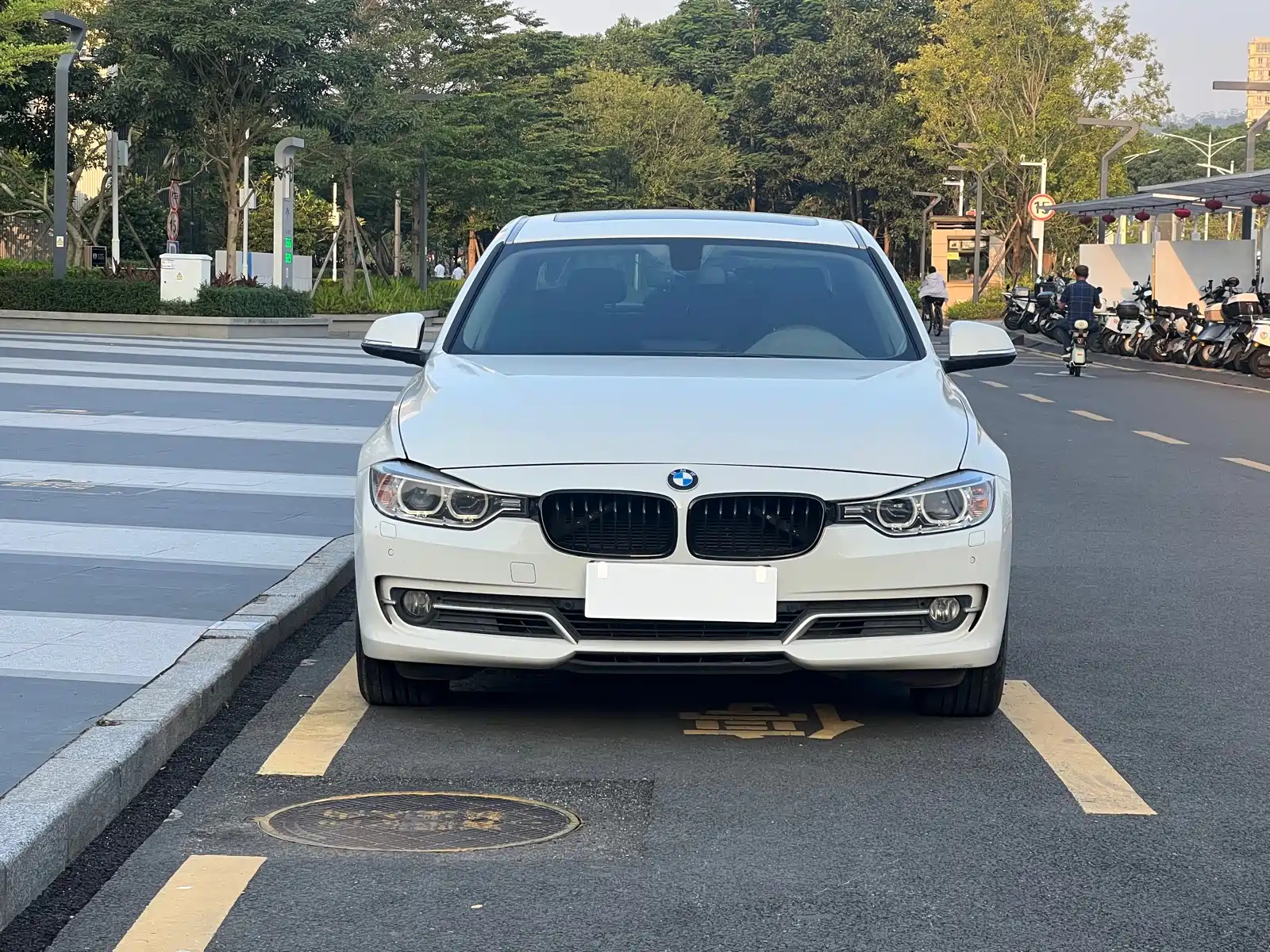 Photo 2 - BMW 3 Series