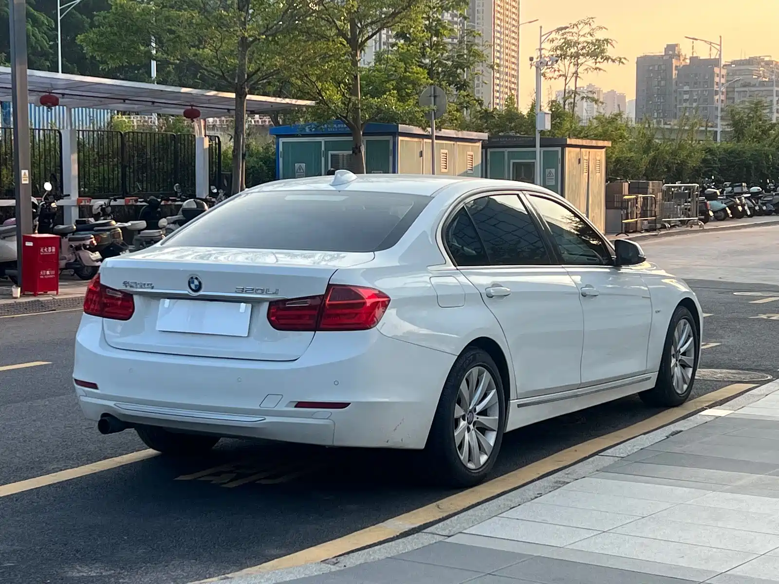 Photo 7 - BMW 3 Series