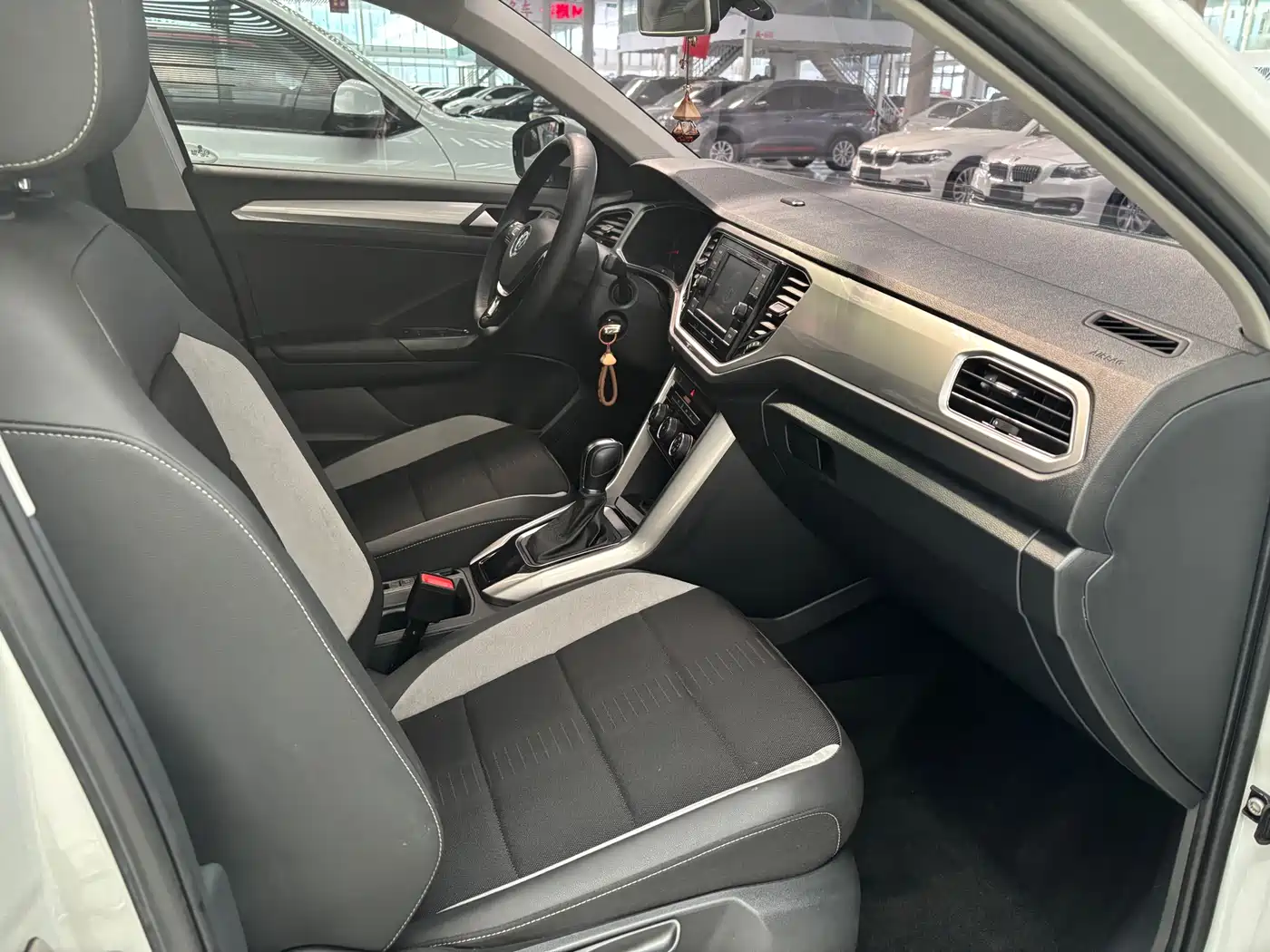 Volkswagen T-ROC 2020 230TSI DSG 2WD Progressive фото 7