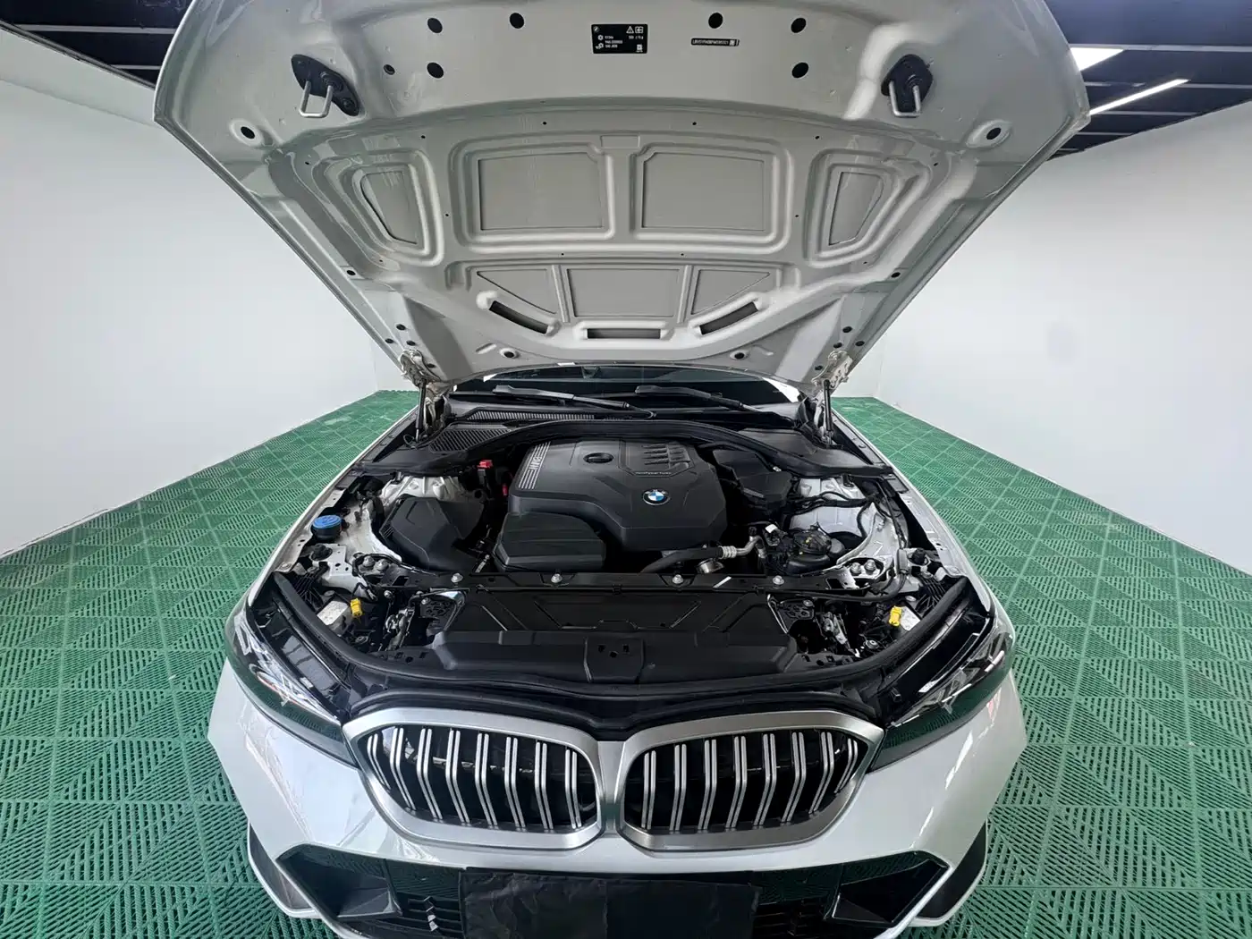 BMW 3 Series 2023 320Li M Sport Package фото 8