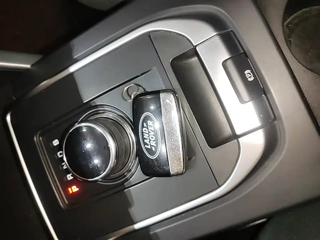 Land Rover Discovery Sport 2017 2.0T SE фото 9