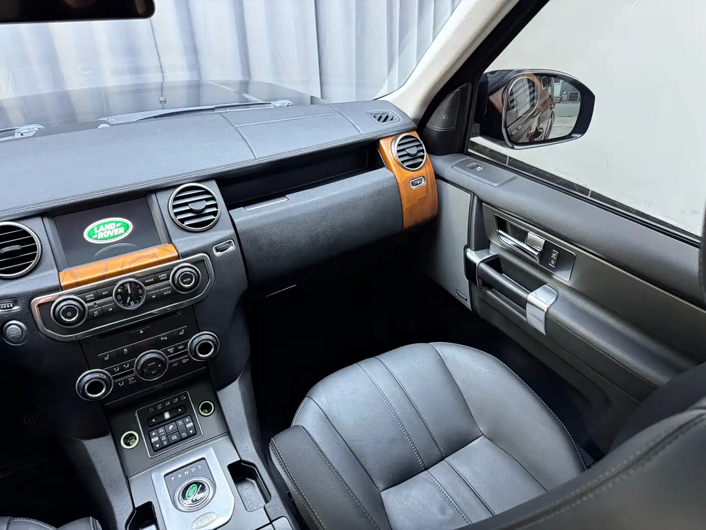 Фото 10 - Land Rover Discovery