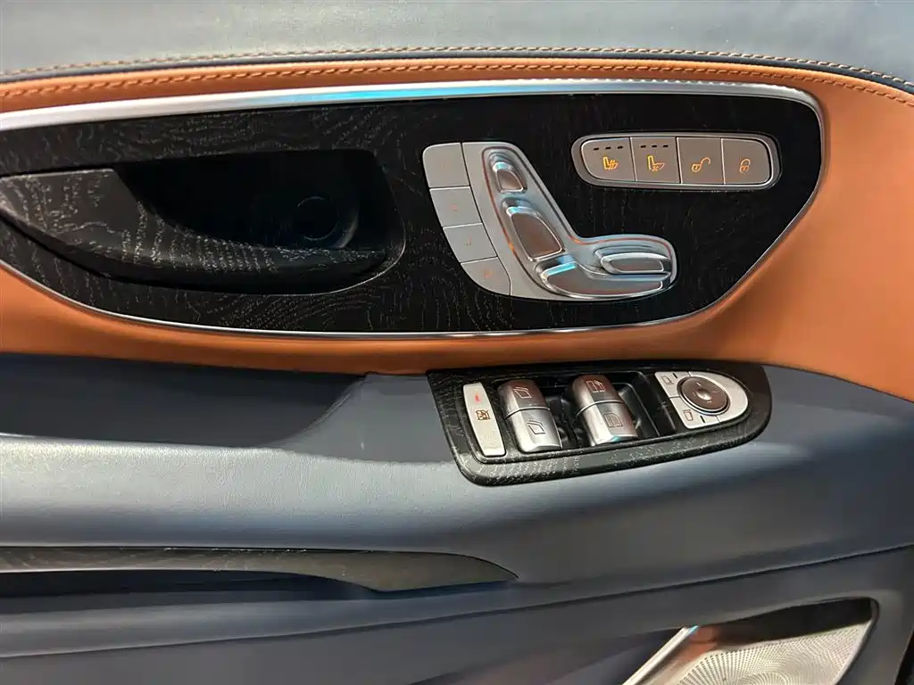 Mercedes-Benz Vito 2023 2.0T Elite 7-Seater фото 9