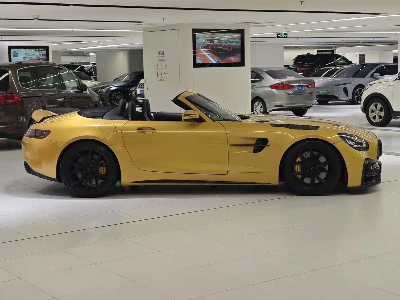 Photo 9 - Mercedes-Benz AMG GT