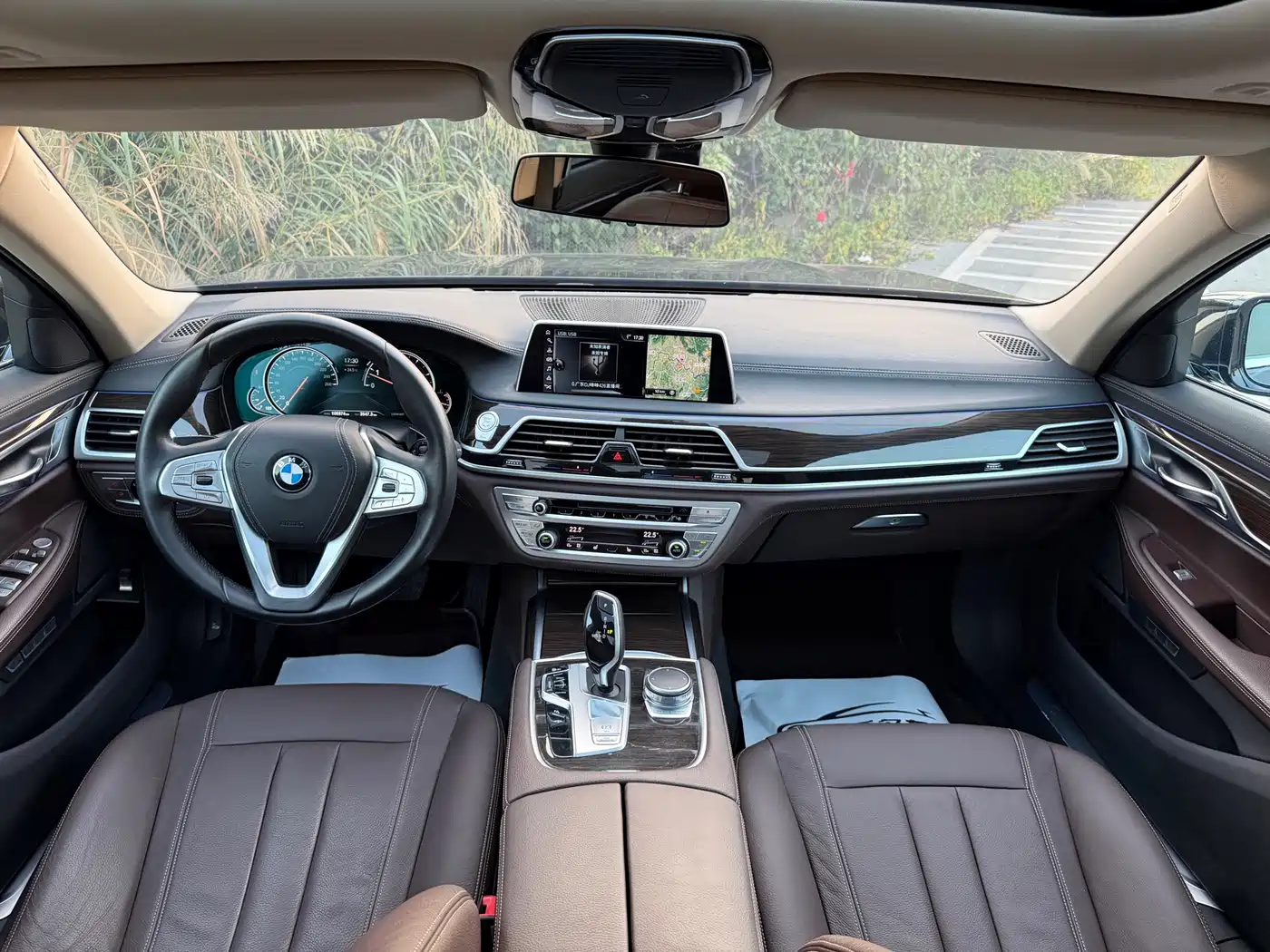 BMW 7 Series 2017 730Li Leading Edition фото 13