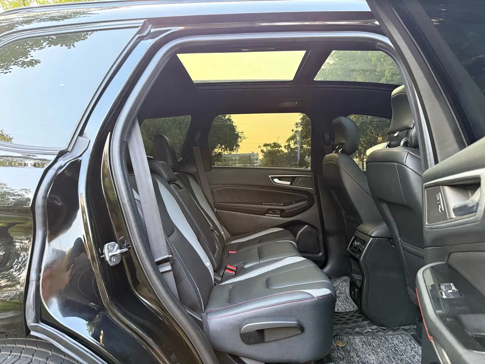 Фото 13 - Ford Edge