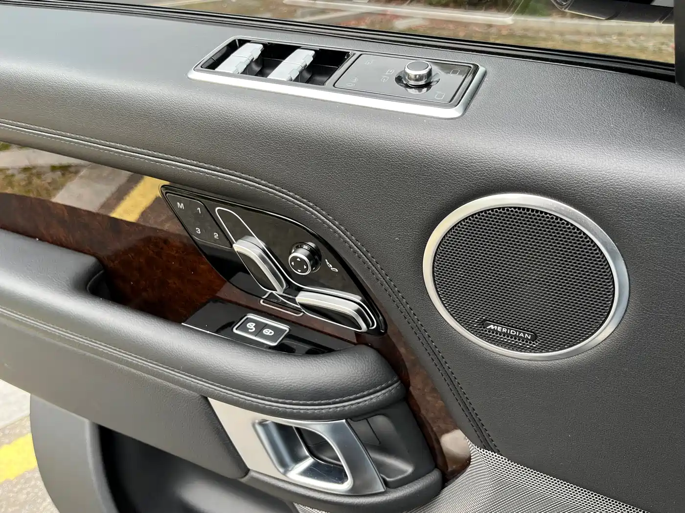 Land Rover Range Rover 2020 3.0 L6 Shengshi Edition фото 11