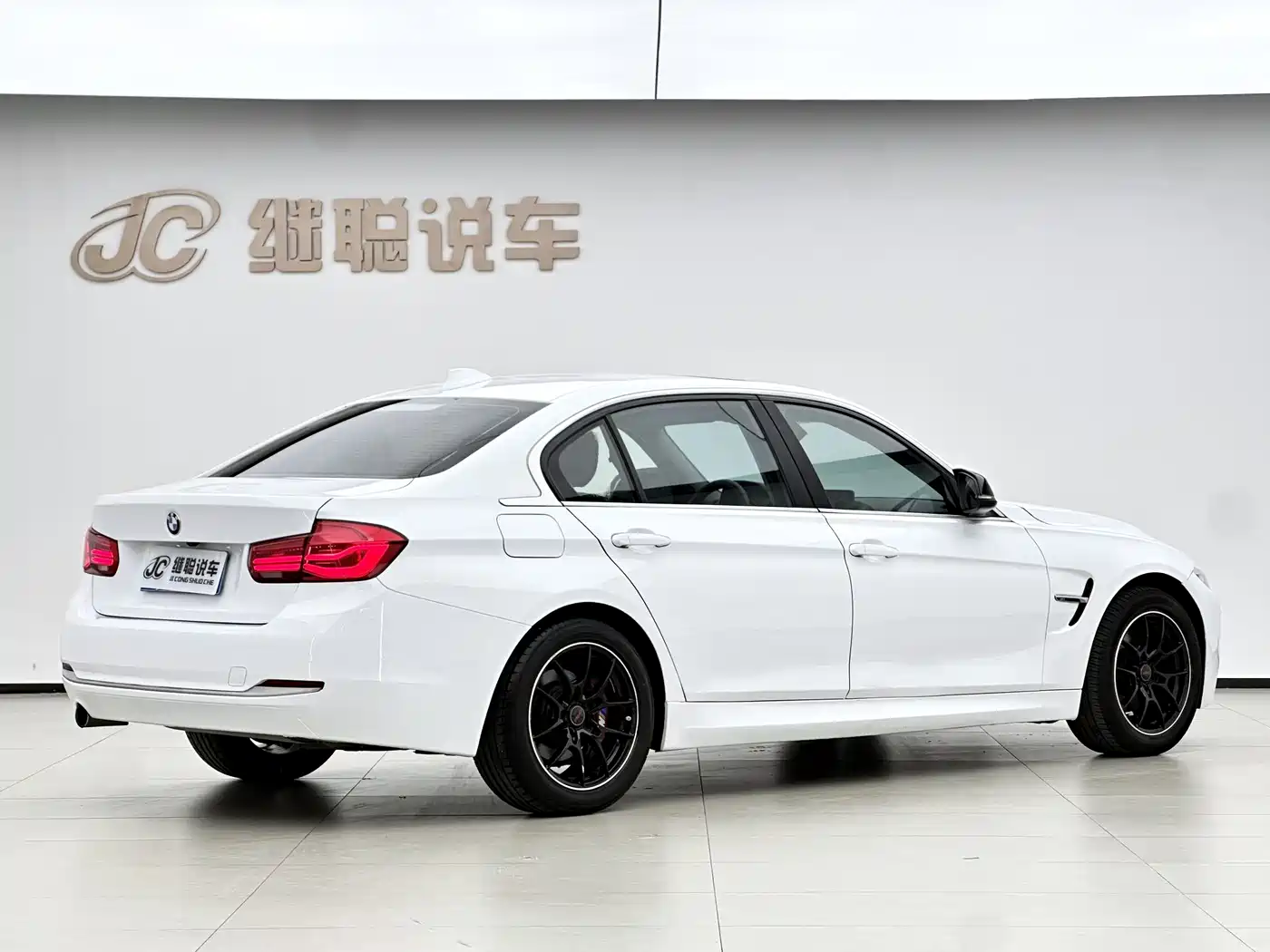 BMW 3 Series 2018 318Li фото 17