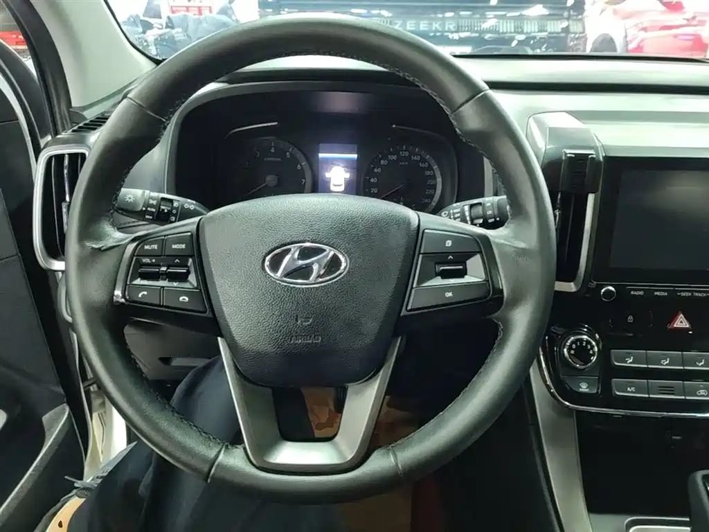 Hyundai Beijing Hyundai ix35 2018 2.0L Automatic 2WD Zhiyong·Enjoyment Edition фото 11