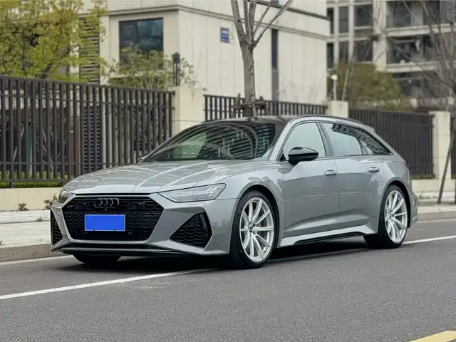 AUDI RS 6
