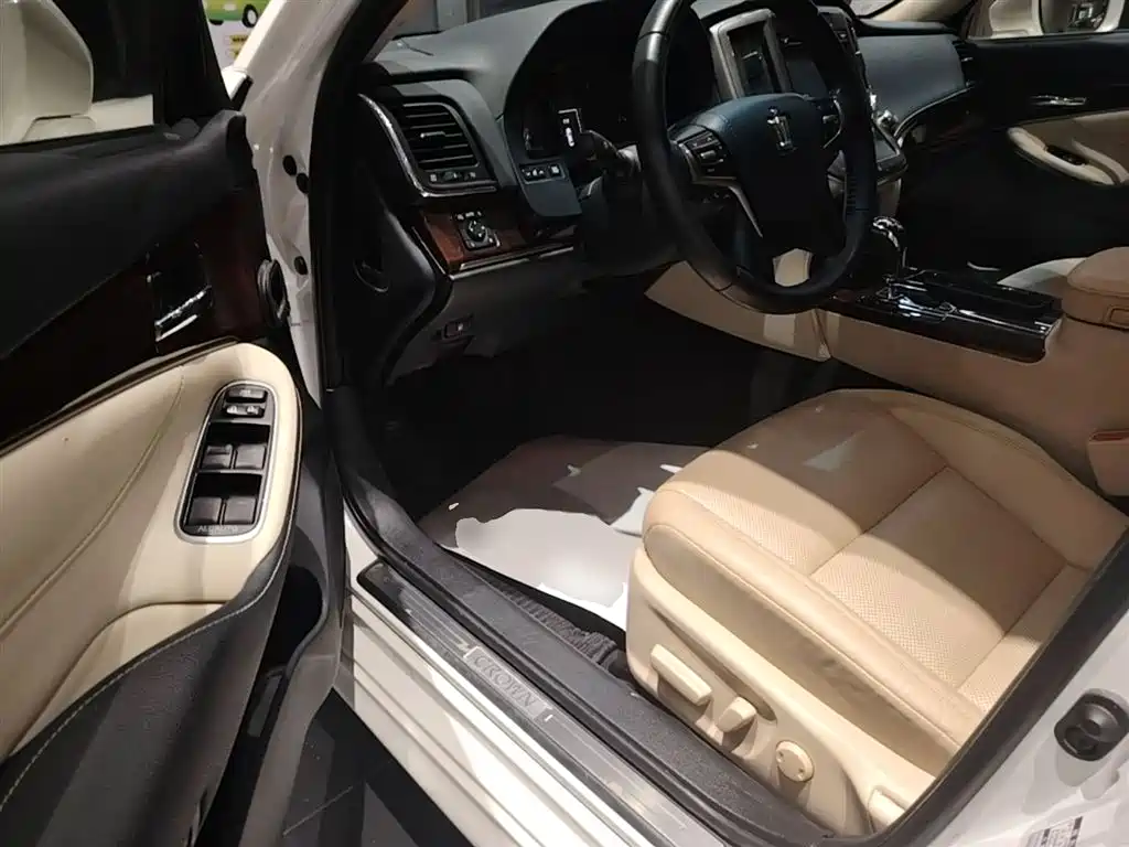 Toyota Crown 2018 2.0T Fashion Edition фото 16