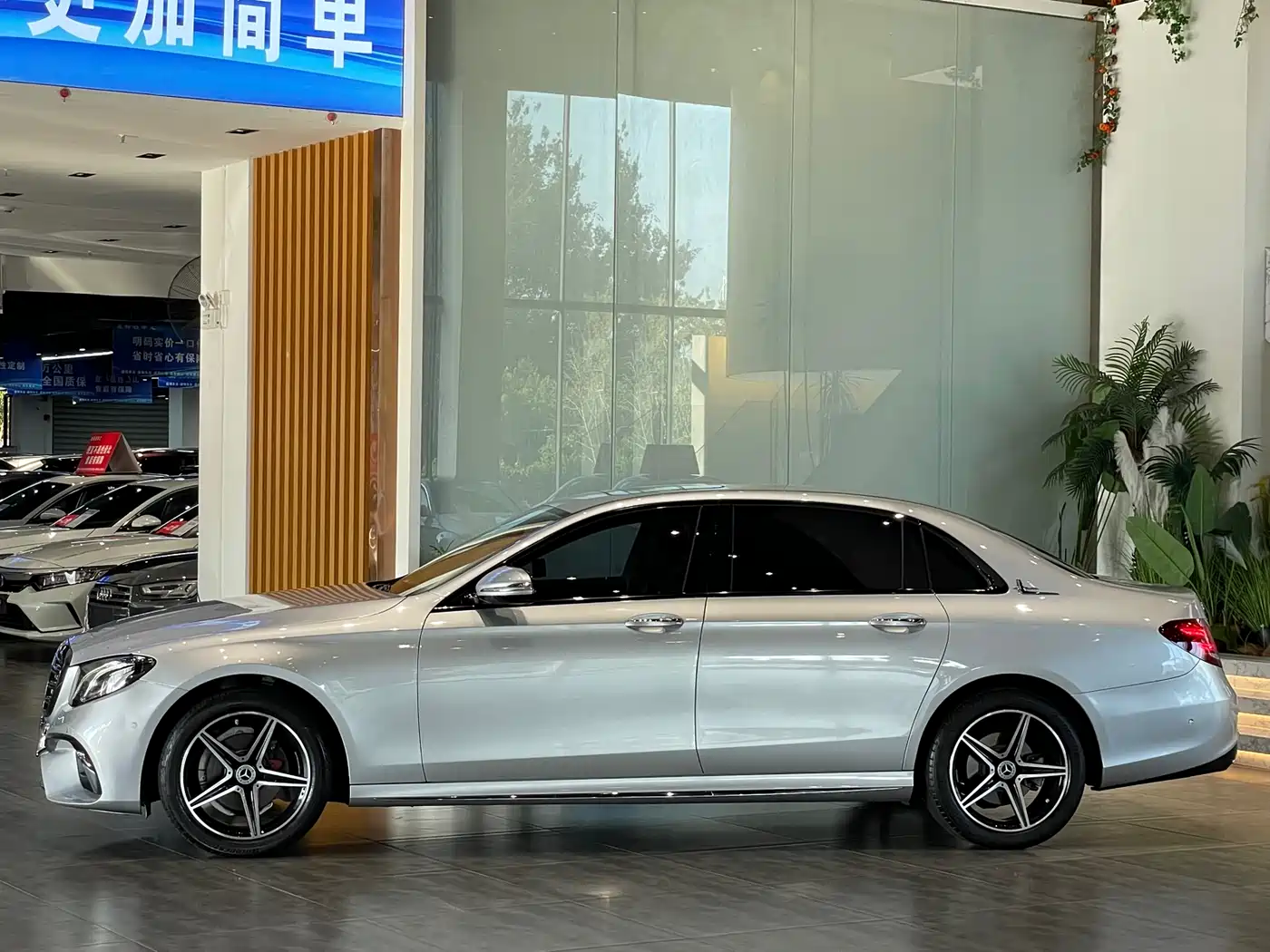 Mercedes-Benz E-Class 2016 E 200 L Sport Type фото 5