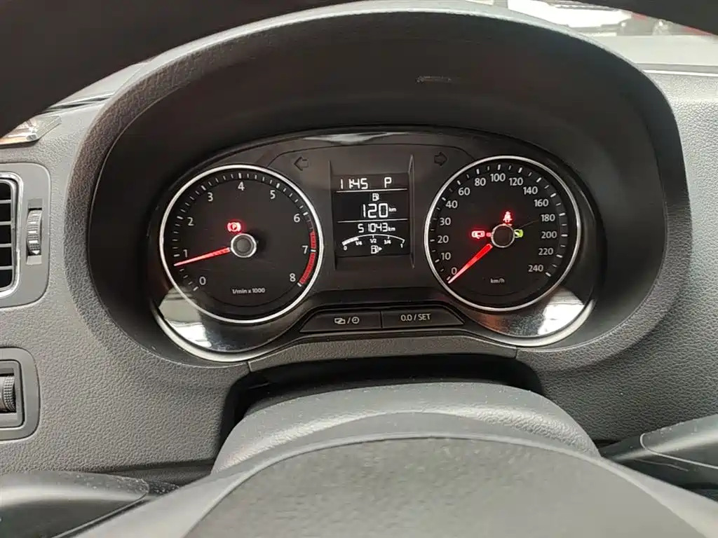 Volkswagen Polo 2014 1.4L Automatic Comfort Edition фото 12