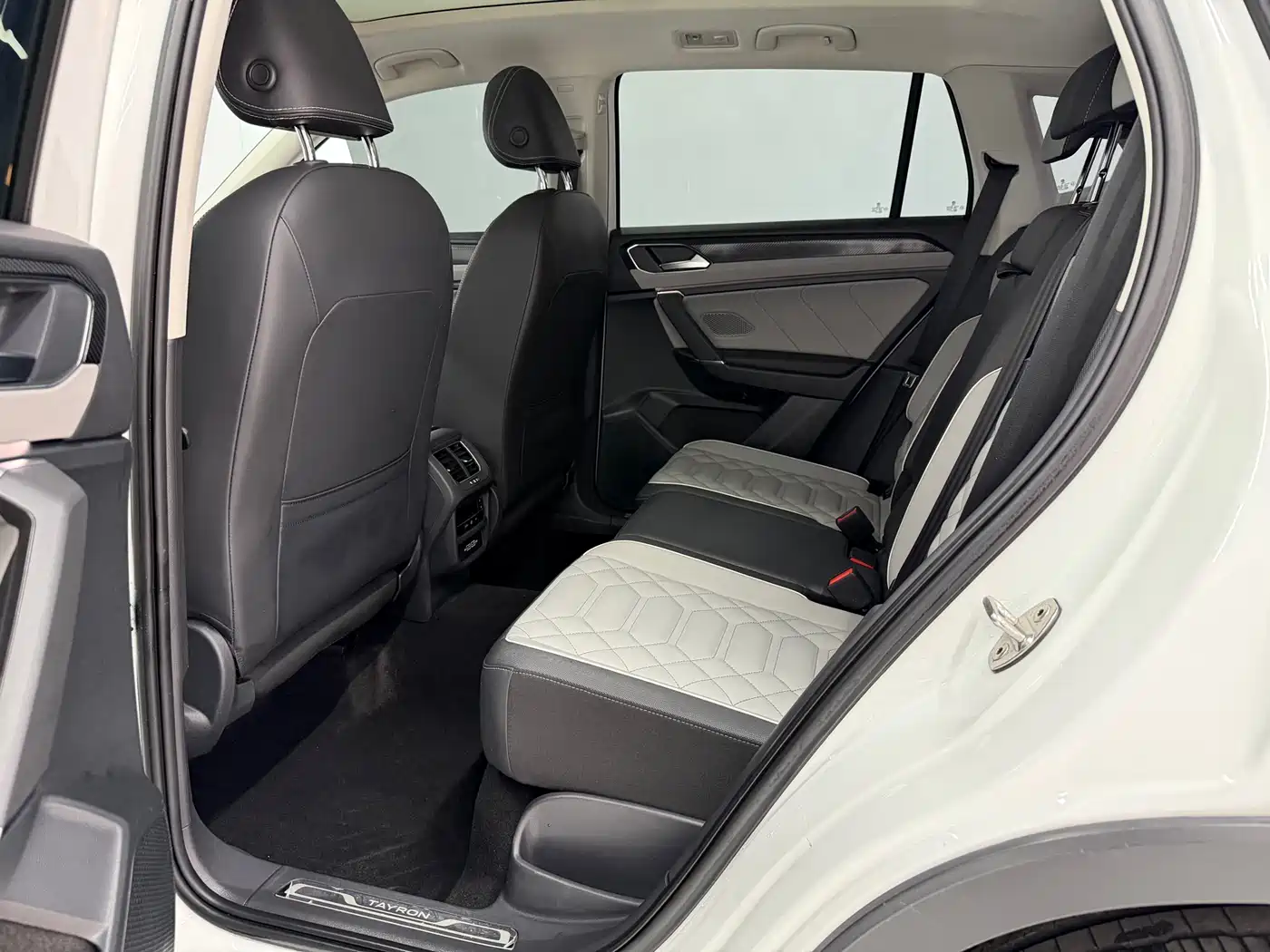 Volkswagen Tayron 2023 280TSI 2WD Luxury Plus Advanced Edition фото 15