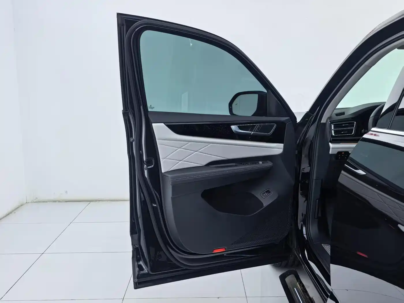 Volkswagen Teramont 2025 380TSI 4WD Outstanding Edition фото 28