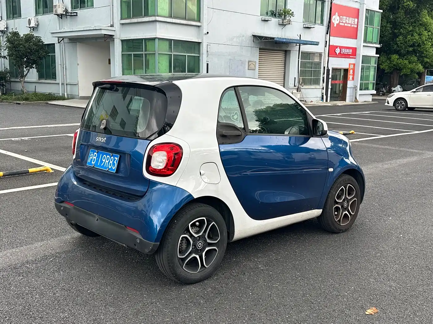 smart fortwo 2019 2019 0.9T 66kW Hardtop Wind Edition China VI