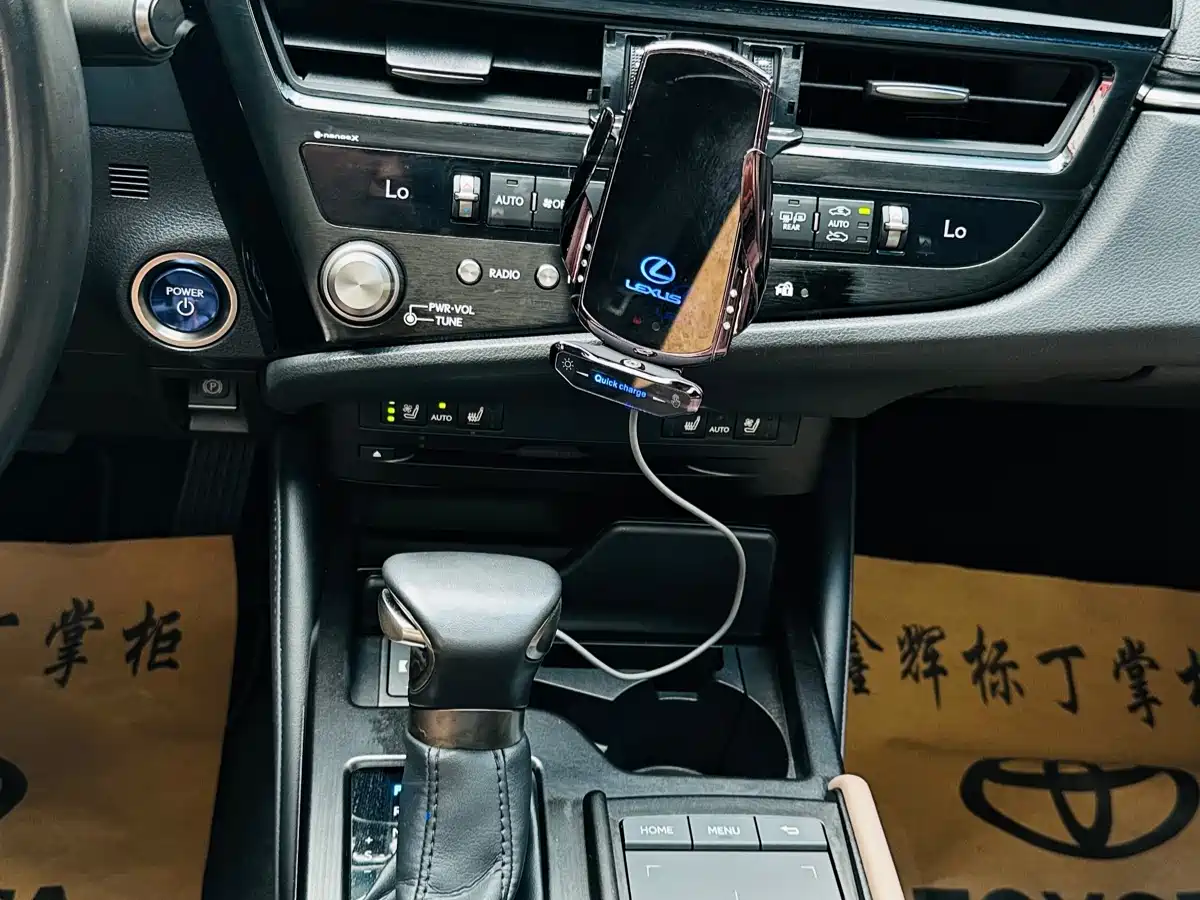 Lexus ES 2021 300h Luxury Edition фото 20