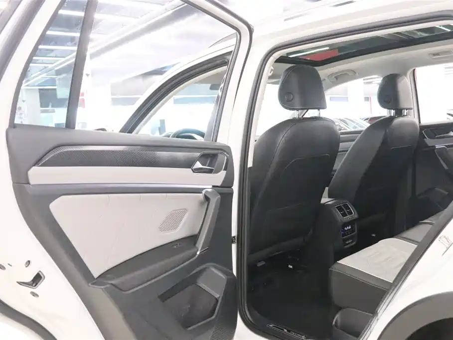 Volkswagen Tayron 2023 300TSI 2WD Luxury Plus Advanced Edition фото 15