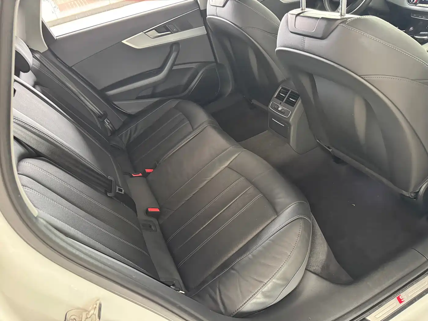 Audi A4L 2020 40 TFSI Fashion Dynamic Edition фото 12