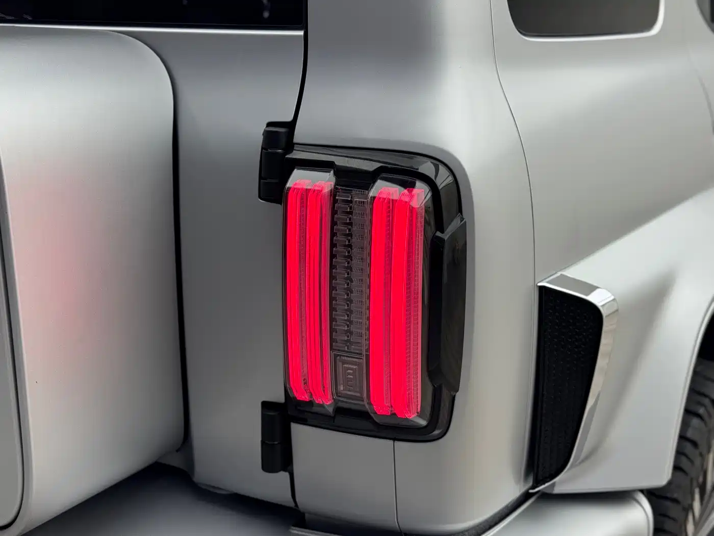 TANK CO CREATION TANK 300