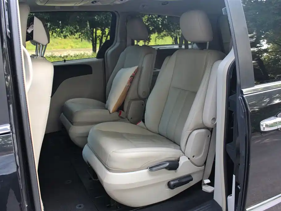 Chrysler Grand Voyager (Import) 2014 3.6L Comfort Edition фото 9