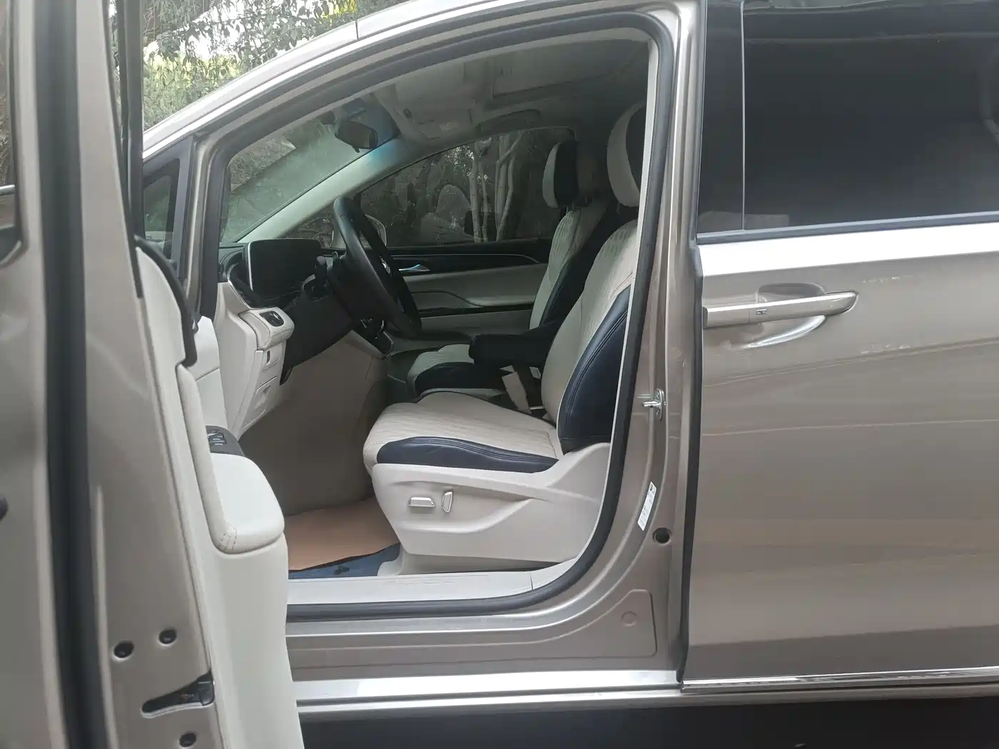 Buick GL8 2023 ES Landmaster Exclusive фото 5