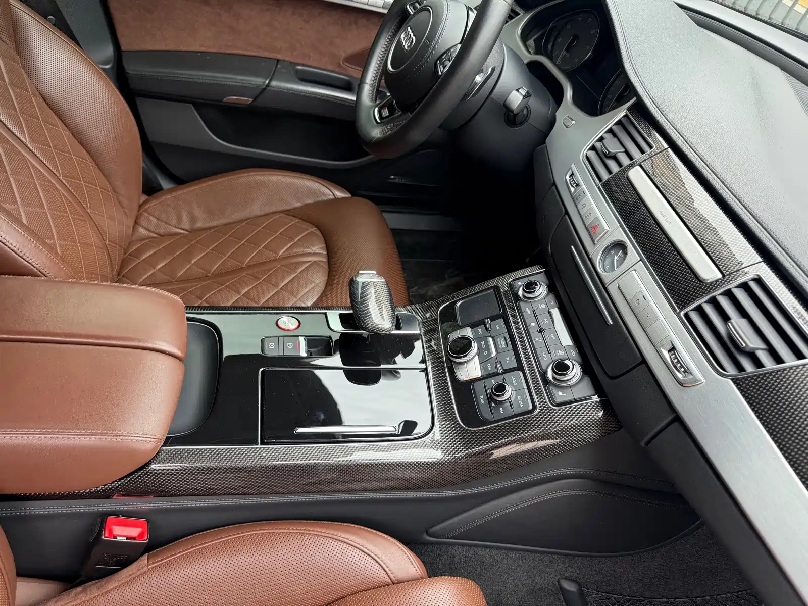 Фото 11 - Audi S8