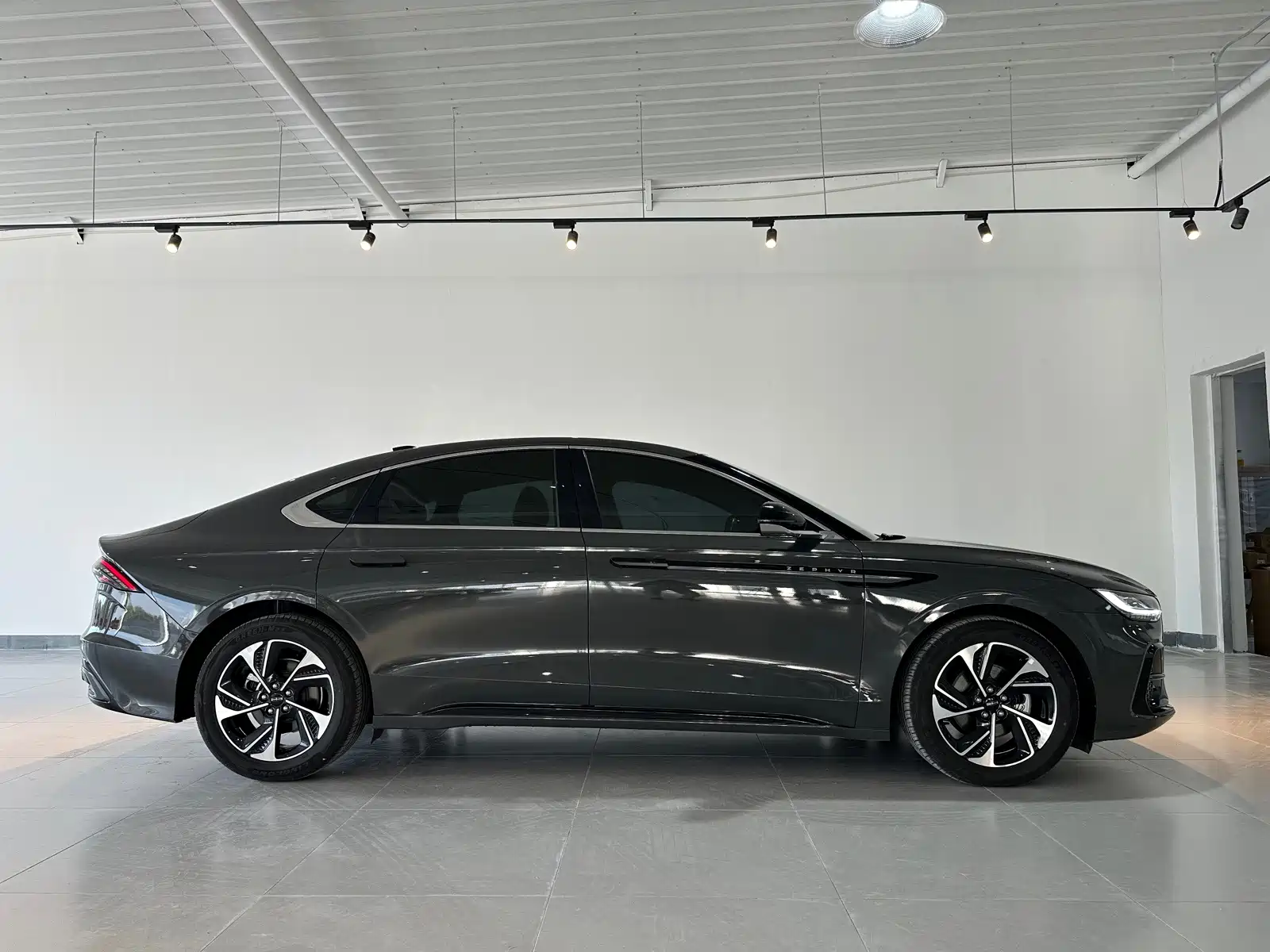 صورة 6 - Lincoln Z