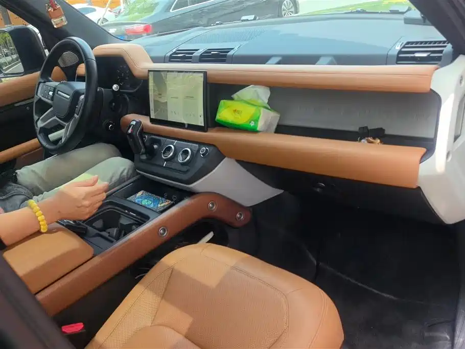 Land Rover Defender 2023 Model Year 130 3.0T P400 HSE фото 8