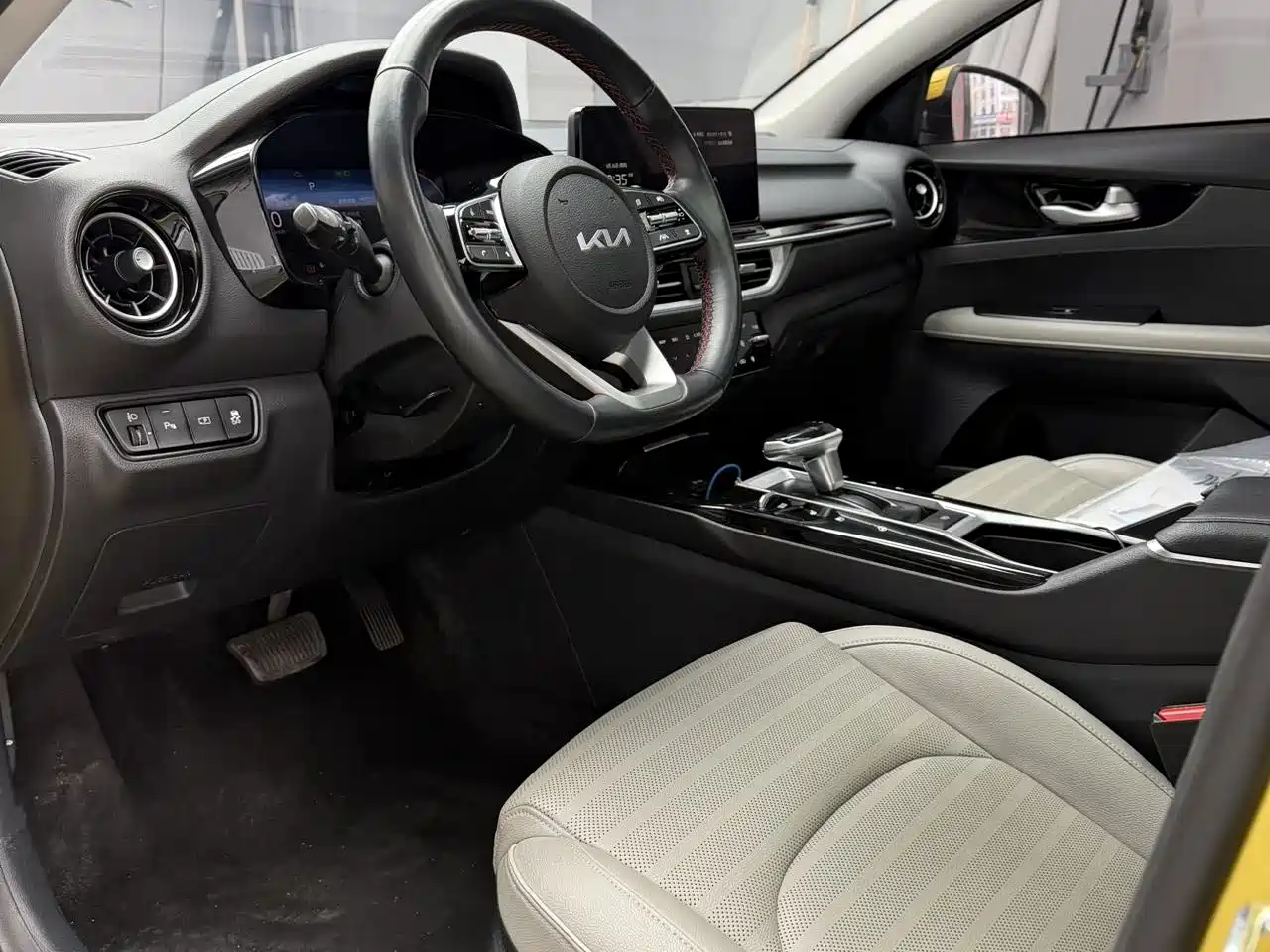 Kia K3 2023 1.5L CVT Premium Edition фото 15