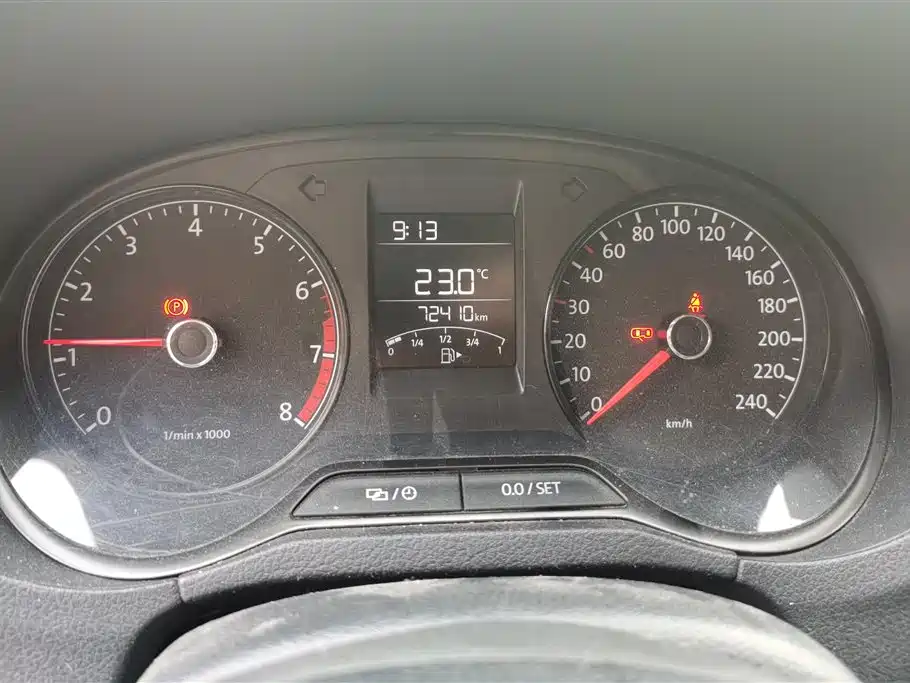 Volkswagen Polo 2014 1.4L Manual Comfort Edition фото 14